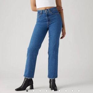 LEVI’S RIBCAGE STRAIGHT JEANS — 26